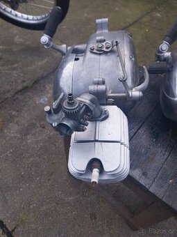 Motor Jawa 550