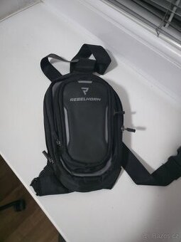 Stehenní kapsa na motorku Rebelhorn