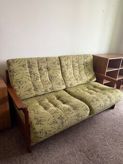 Rozkládací gauč s houpacím křeslem a bobkem