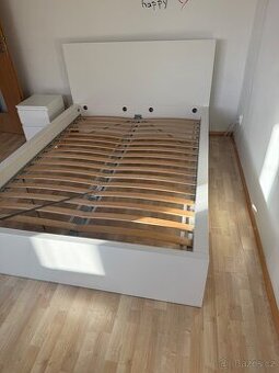 Krásnou postel 10 x 200 cm