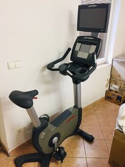 Rotoped Life Fitness s integrovanou TV