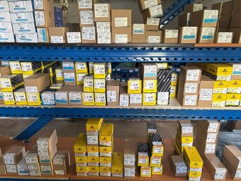 Vruty,šrouby,spojovací materiál