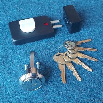 Přídavný bezpečnostní zámek 1572 s vložkou FAB za 1/2 ceny