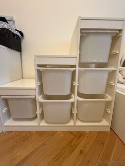 IKEA TROFAST – úložná kombinace se schůdky a boxy