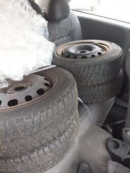 Pneumatiky- 14" na discích