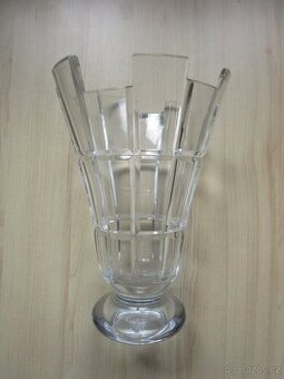 STARÁ SILNOSTĚNNÁ VÁZA - lisované sklo - Heřmanova huť?