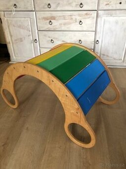 Duhová montessori houpačka