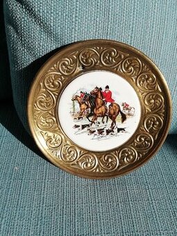 Talířek s motivem honu