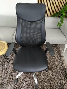 Černá kancelářská židle