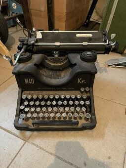 OLIVETTI M40 italský historický psací stroj