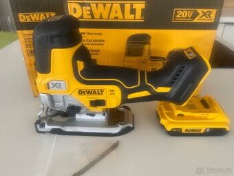 Přímočará pila DeWalt