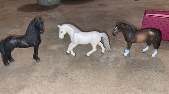 Schleich koně, postavičky, vybavení a doplňky