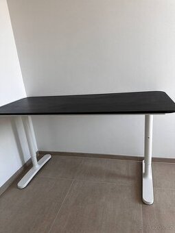 Psací stůl Bekant, černe mořéna jasanová dýha/bílá , 140x60