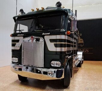Model kamionu KENWORTH K100 1976, 1:18 - 1
