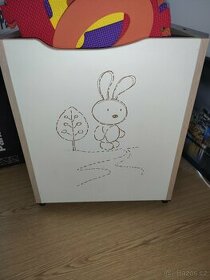 Dřevěný box na hračky