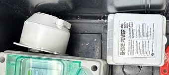 Vodotěsná zásuvka břehové přípojky na 220 V, 30 A