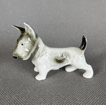 Royal Dux Porcelánová soška Teriér D 10.5 cm