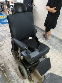 nabízím zachovalý bateriový vozík