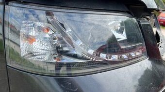 přední světlo T5 - led denní svícení P strana