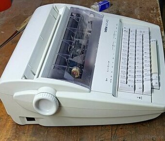 Elektrický psací atroj Brother AX-410