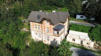Vícegenerační vila (240 m2) s navazujícími pozemky (2,5ha) -