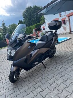 --BMW 650Gt JEDINECNY STAV--