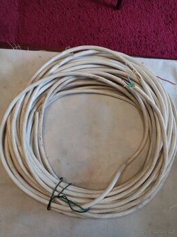Třížilový kabel elektro