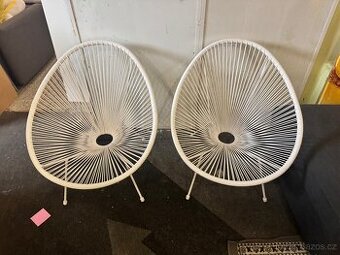 2x hezké bílé zahradní křesílka