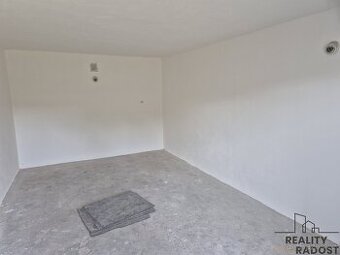 Pronájem zděné garáže v Třinci o výměře 29m2