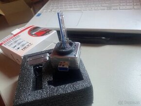 Xenony (vybojky) komplet 2ks. 25W D8S 8000K