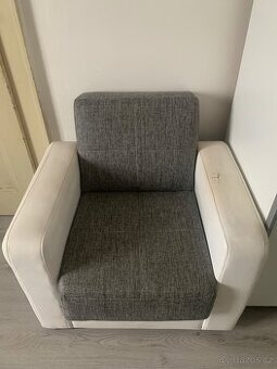 Rozkládací křeslo s uloženým prostorem