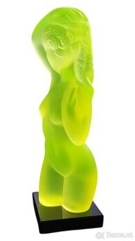 soška dívky uranové sklo 18cm top stav