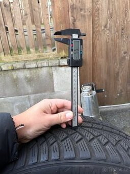 Zimní pneu 225/40 R19 93v