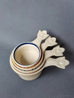 Pěkná vintage sada keramických odměrek