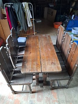 jidelní stůl a židle