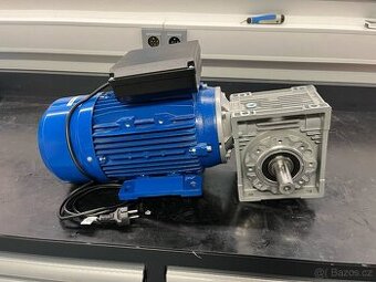 Motor s převodovkou 230V - 1