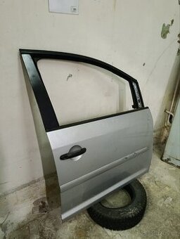 Vw Touran přední pravé dveře