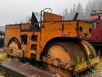 silniční válec vibrační