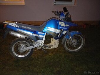 Suzuki DR 800 - 1