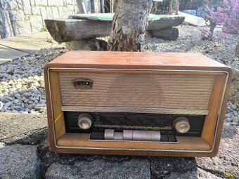 starožitné elektronkové rádio Minerva Minola