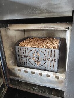 Pelety, peletky - hořák, rošt, koš do krbových kamen