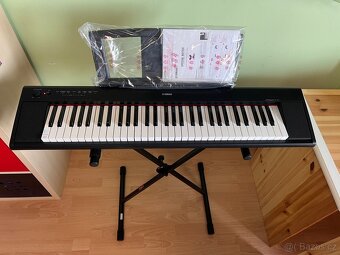 Klávesy Yamaha NP-11, 61 kláves, přenosné, stojan
