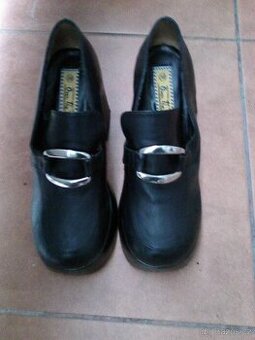 Dámské polobotky na podpatku vel. 38, zn.Over the top