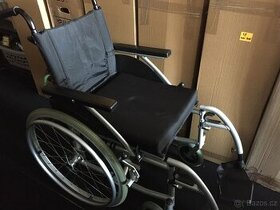 Mechanický invalidní vozík odlehčený