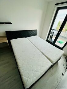 Manželská čalouněná postel 180x200