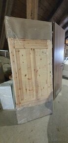 Nové dřevěné dveře 80 pravé