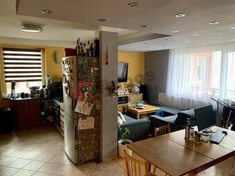 Pronájem bytu 4kk s garáží a balkonem