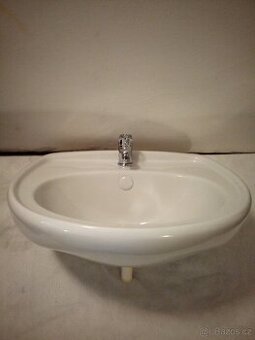 Umyvadlo Jika 60 cm včetně baterie