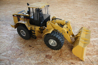 Kolový nakladač Wedico Cat 966G RC