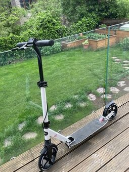 Koloběžka s odpružením a ruční brzdou Big Wheel - nová